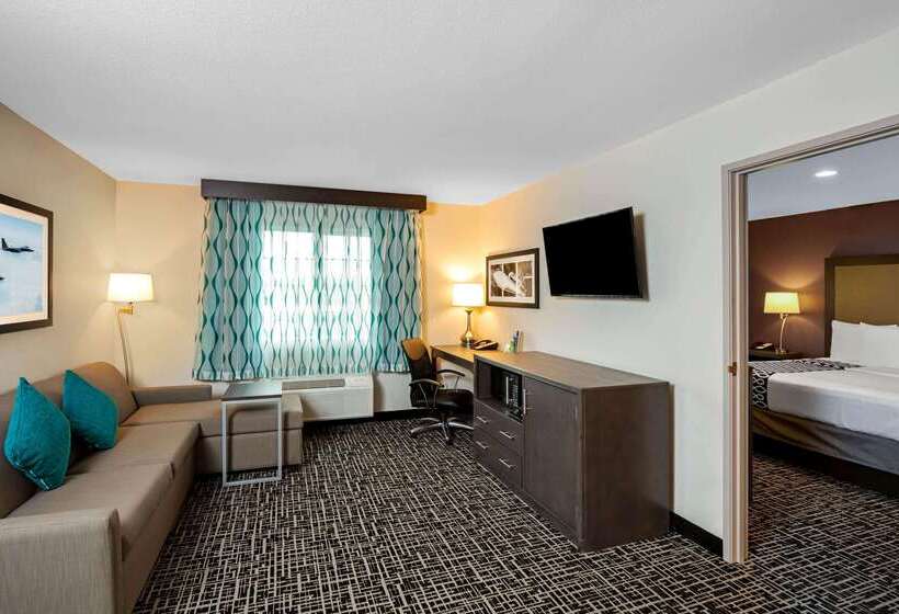 هتل La Quinta Inn & Suites By Wyndham Las Vegas Nellis