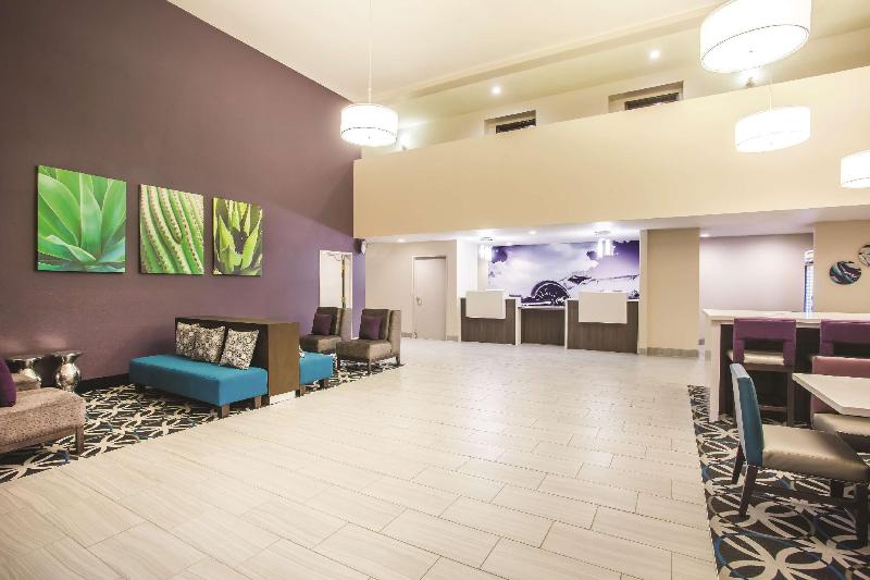 هتل La Quinta Inn & Suites By Wyndham Las Vegas Nellis