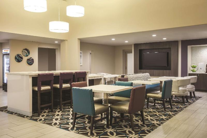 هتل La Quinta Inn & Suites By Wyndham Las Vegas Nellis