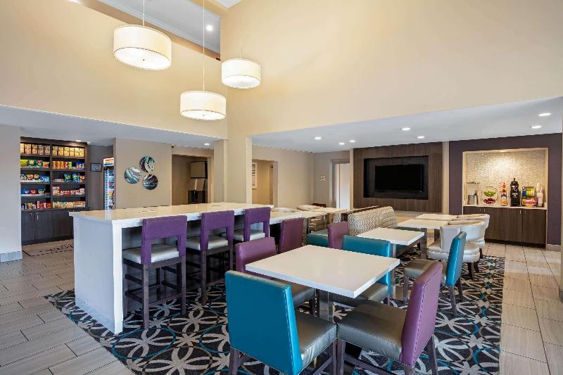 هتل La Quinta Inn & Suites By Wyndham Las Vegas Nellis