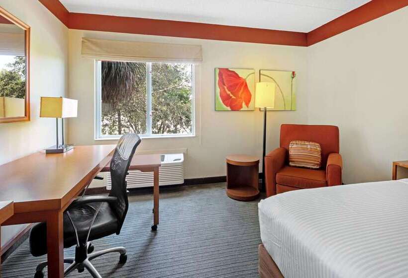 هتل La Quinta By Wyndham Miami Cutler Bay