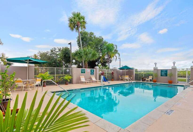 فندق La Quinta By Wyndham Naples East