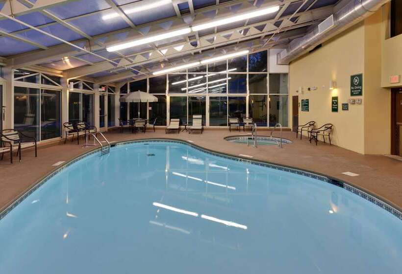 فندق La Quinta By Wyndham Plattsburgh