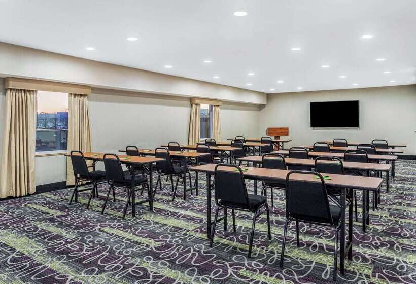 هتل La Quinta By Wyndham Rockford