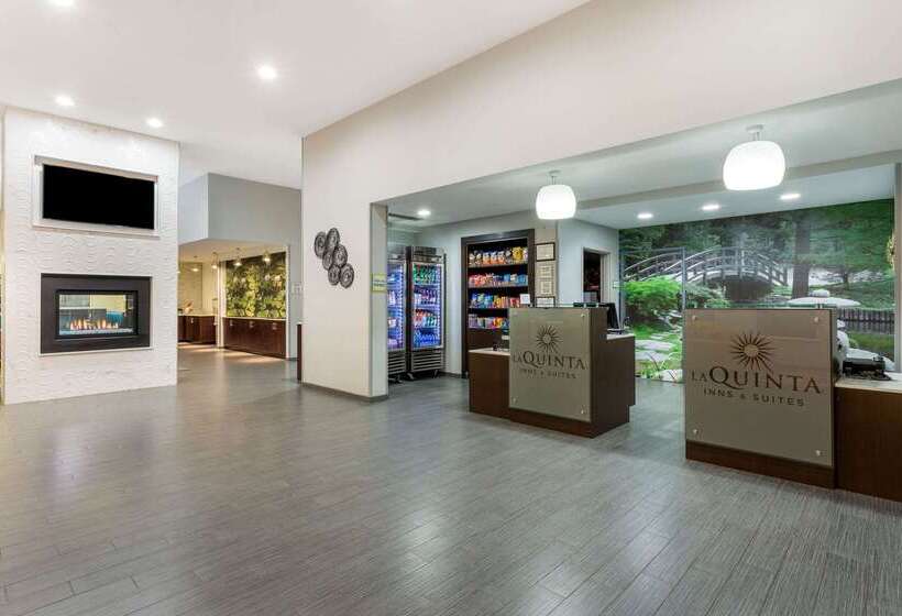 هتل La Quinta By Wyndham Rockford