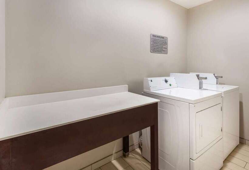 هتل La Quinta By Wyndham Rockford