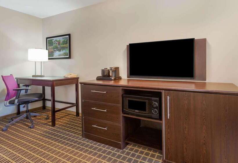 هتل La Quinta By Wyndham Rockford