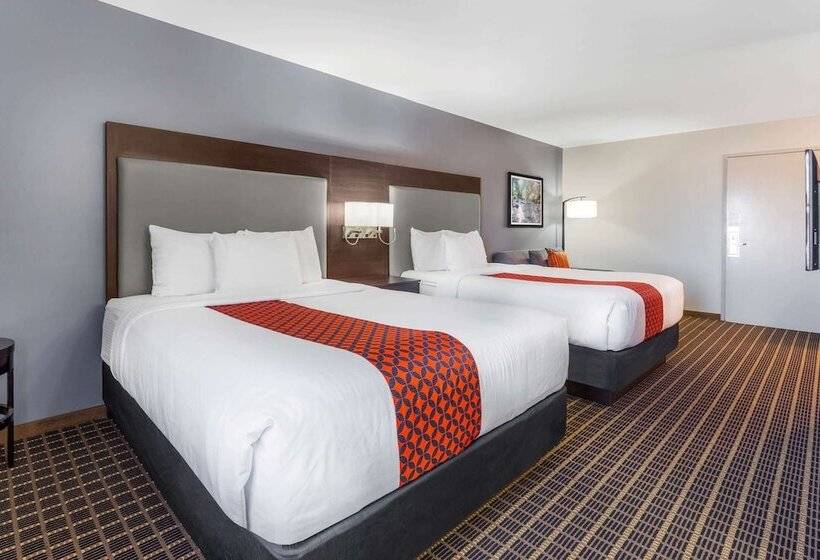هتل La Quinta By Wyndham Rockford