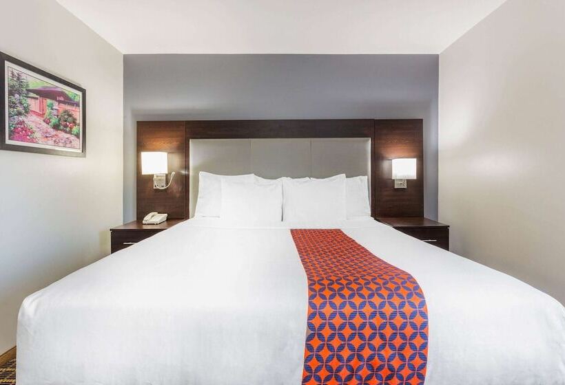 هتل La Quinta By Wyndham Rockford