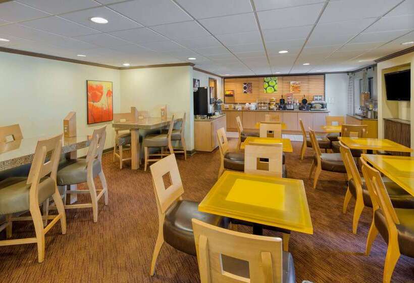 هتل Spark By Hilton Savannah Midtown