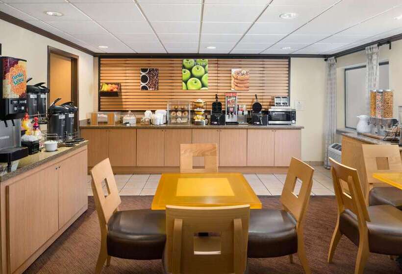 호텔 La Quinta Inn & Suites By Wyndham Savannah Southside