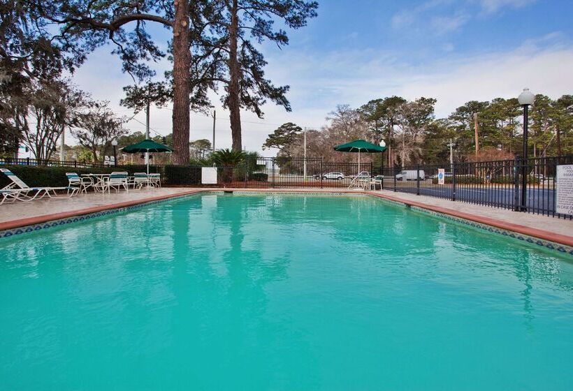 هتل Spark By Hilton Savannah Midtown