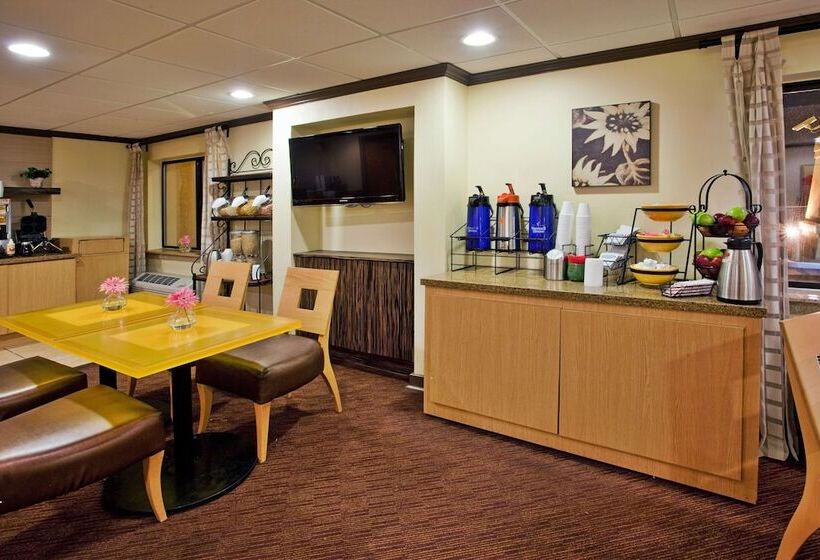 هتل Spark By Hilton Savannah Midtown