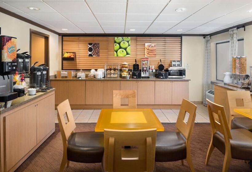 هتل Spark By Hilton Savannah Midtown