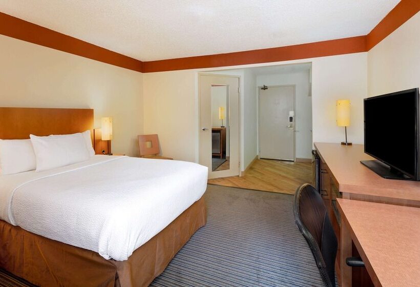 هتل Spark By Hilton Savannah Midtown