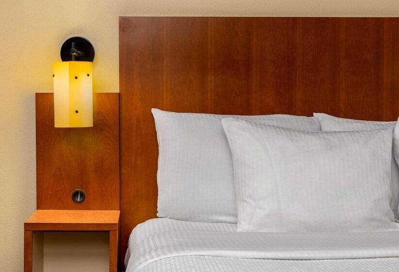 هتل Spark By Hilton Savannah Midtown