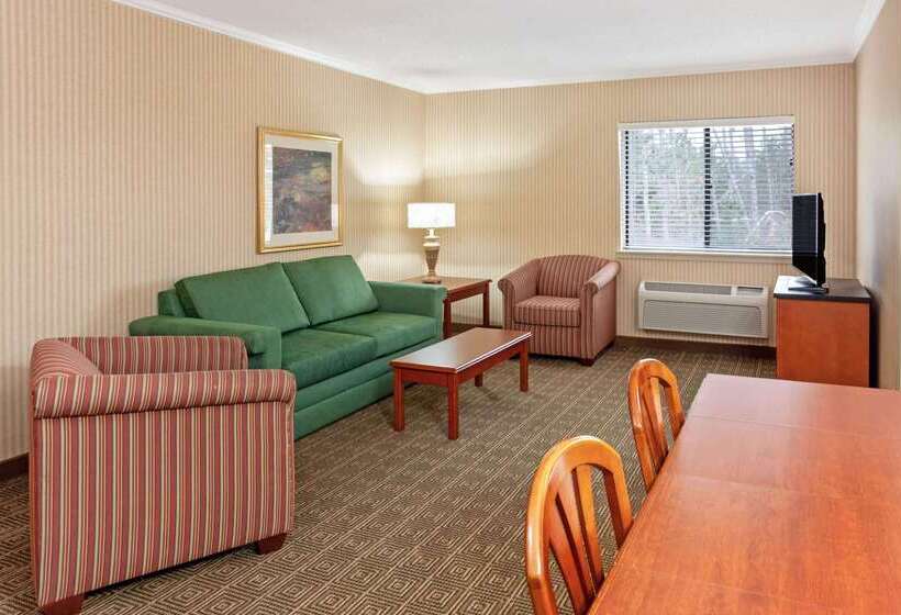 Отель La Quinta By Wyndham Stevens Point