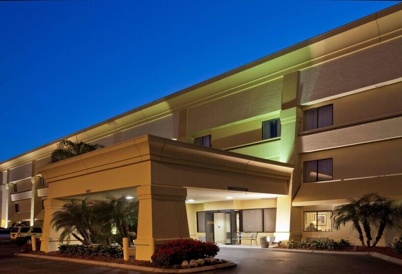 בית מלון כפרי La Quinta By Wyndham Tampa Fairgrounds - Casino