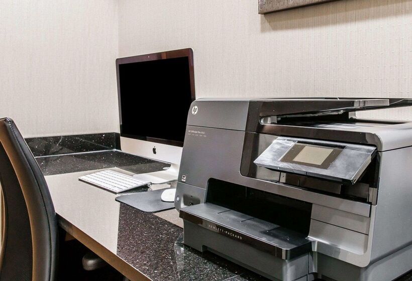 هتل Quality Inn & Suites Warren   Detroit