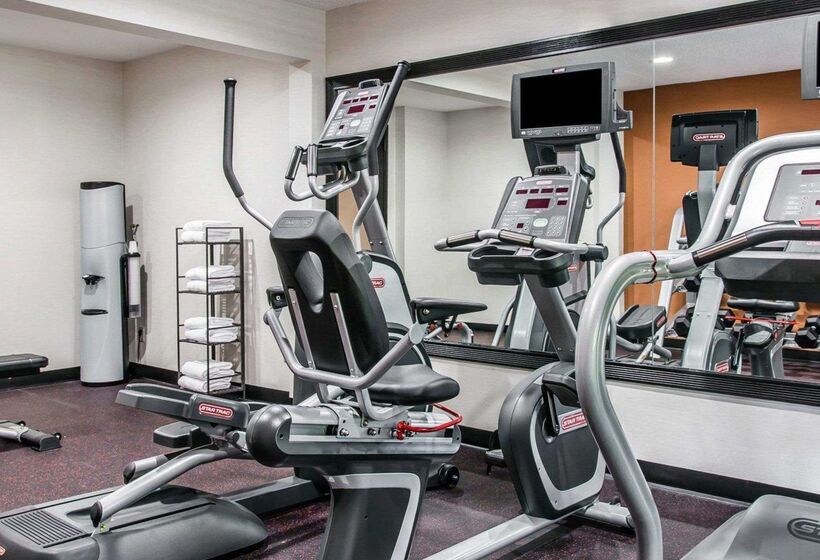 هتل Quality Inn & Suites Warren   Detroit