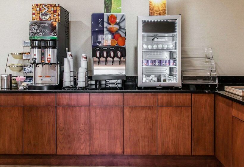 هتل Quality Inn & Suites Warren   Detroit
