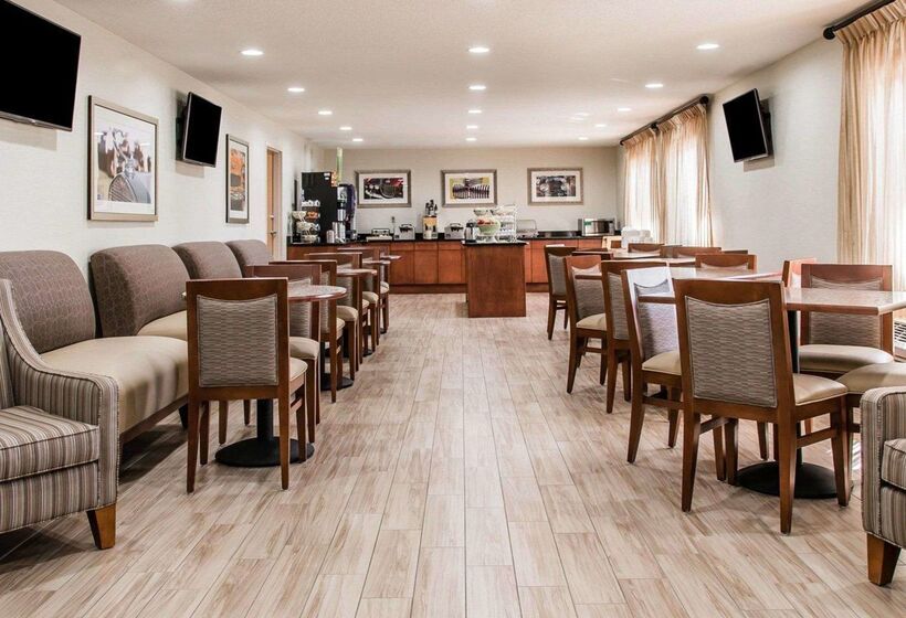 هتل Quality Inn & Suites Warren   Detroit