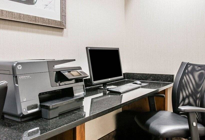 هتل Quality Inn & Suites Warren   Detroit