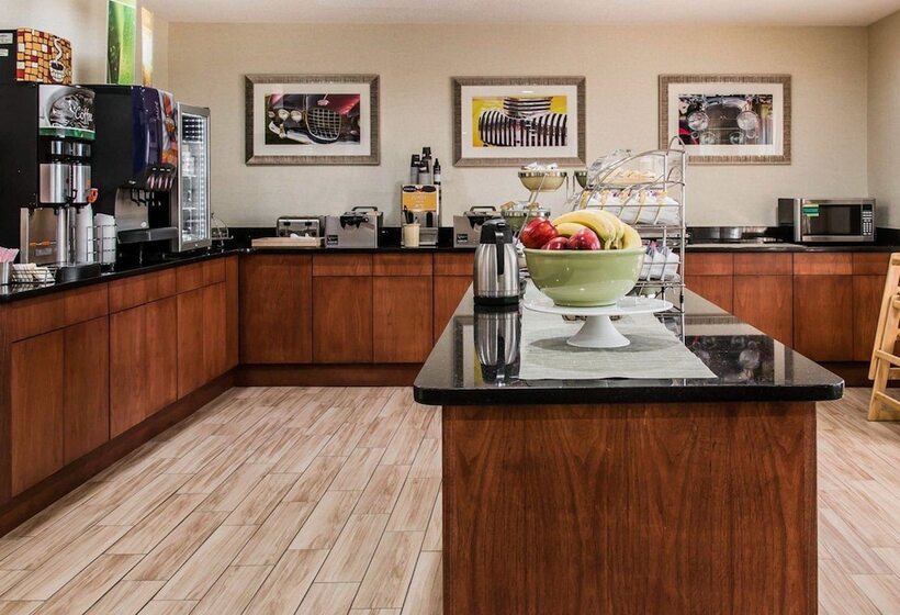 هتل Quality Inn & Suites Warren   Detroit