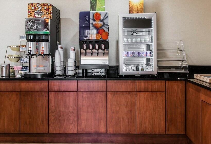هتل Quality Inn & Suites Warren   Detroit