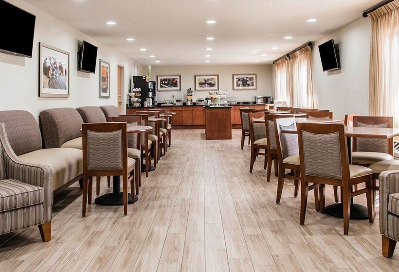 هتل Quality Inn & Suites Warren   Detroit