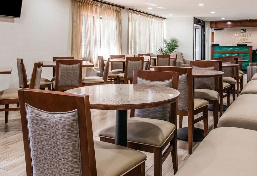 هتل Quality Inn & Suites Warren   Detroit