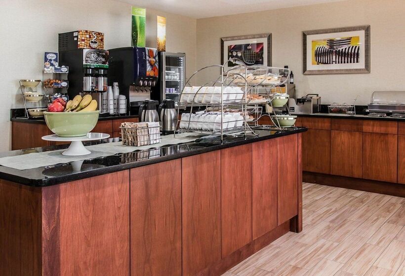 هتل Quality Inn & Suites Warren   Detroit