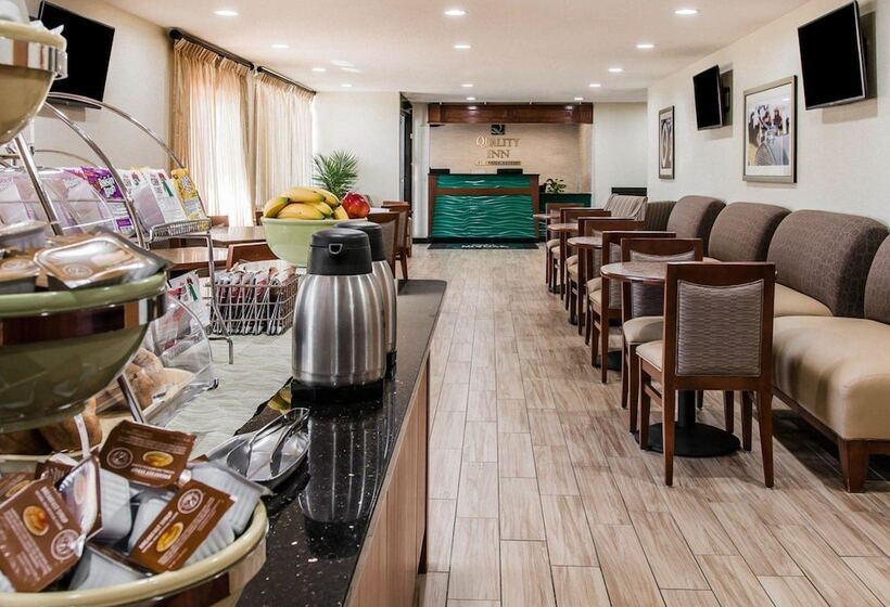 هتل Quality Inn & Suites Warren   Detroit