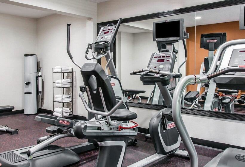 هتل Quality Inn & Suites Warren   Detroit