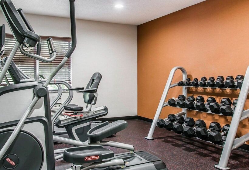 هتل Quality Inn & Suites Warren   Detroit