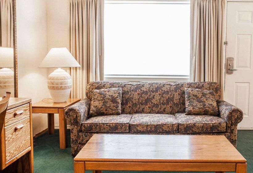 فندق Quality Inn & Suites Bremerton Near Naval Shipyard