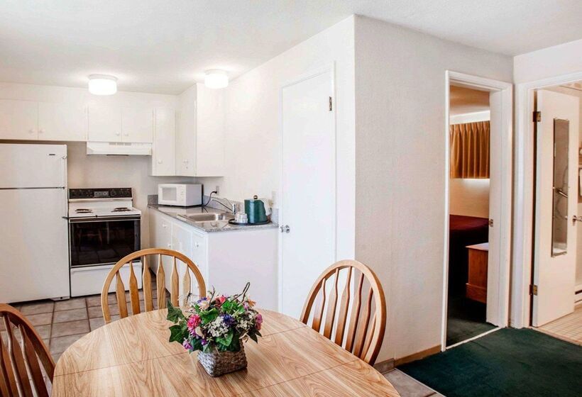 فندق Quality Inn & Suites Bremerton Near Naval Shipyard