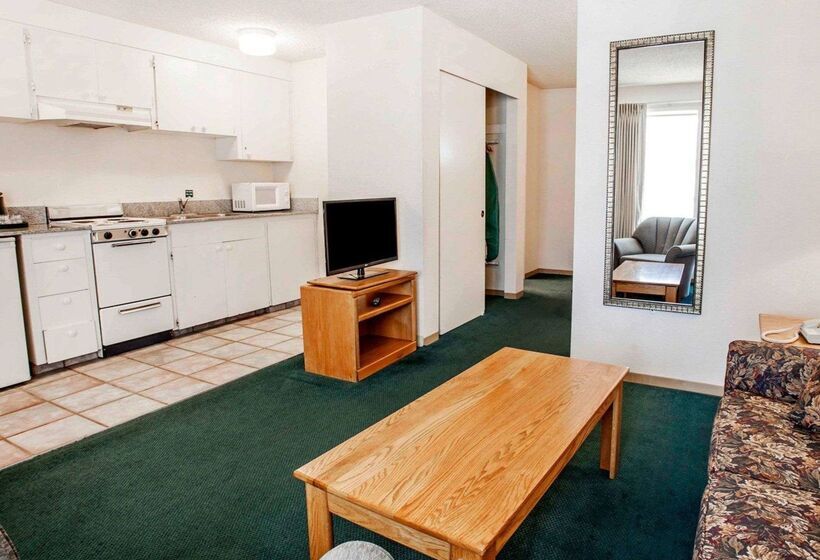 فندق Quality Inn & Suites Bremerton Near Naval Shipyard