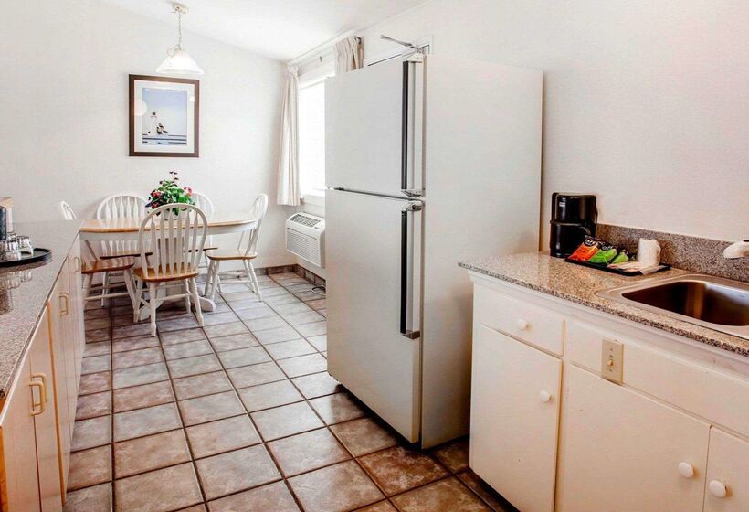 فندق Quality Inn & Suites Bremerton Near Naval Shipyard