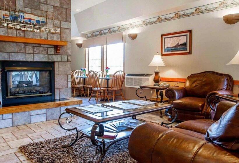 호텔 Quality Inn & Suites Bremerton Near Naval Shipyard
