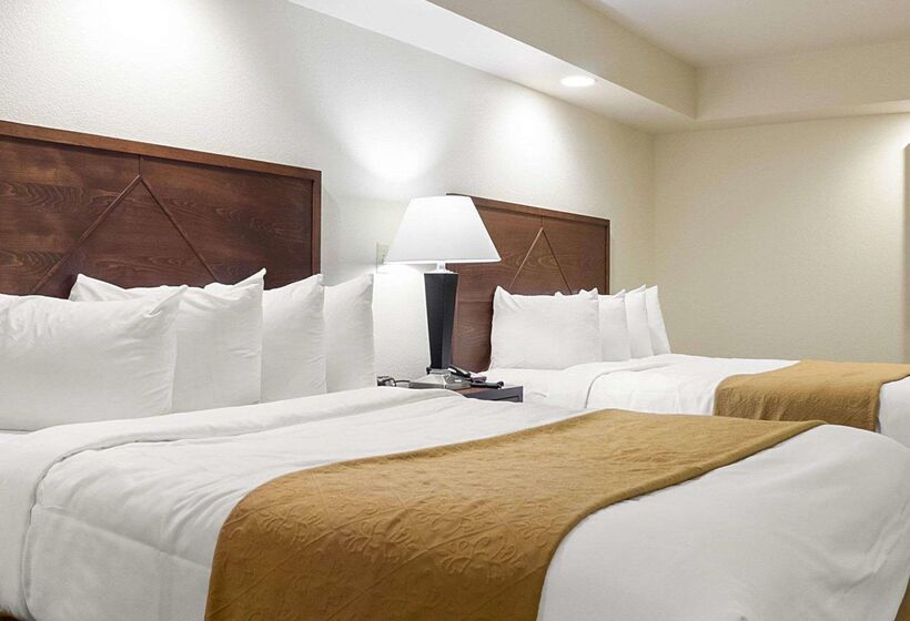 Hotel Baymont By Wyndham Jamestown Conference Center & Water Park