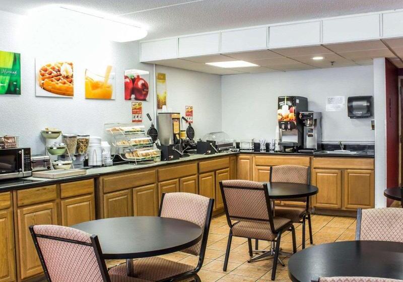 هتل Rodeway Inn & Suites