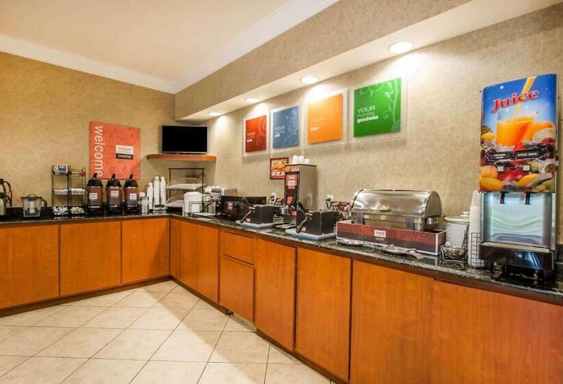 Отель Quality Inn & Suites Germantown North