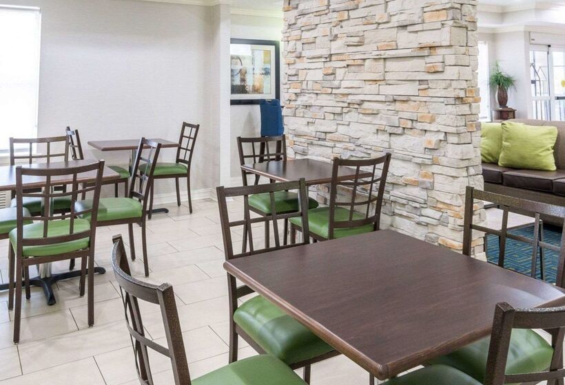 בית מלון כפרי Quality Inn & Suites