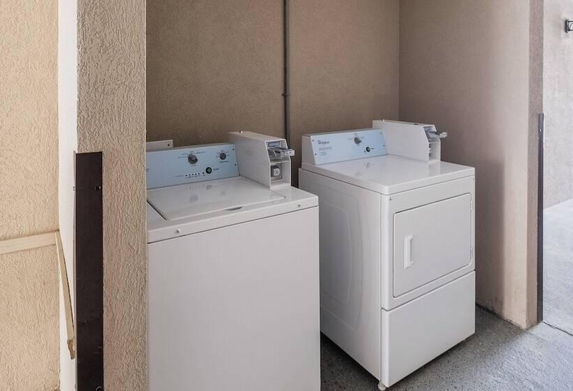 هتل Red Roof Inn & Suites Rome