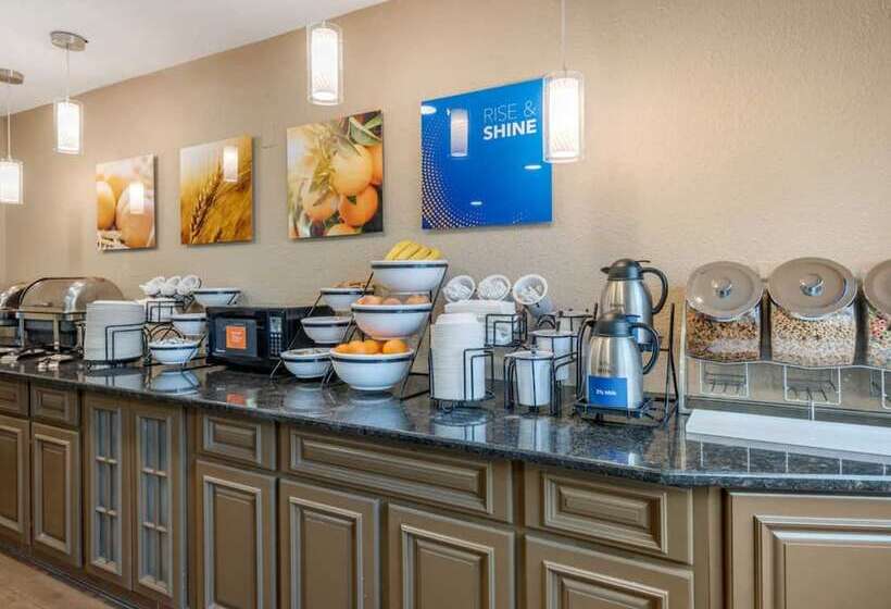 فندق Rodeway Inn & Suites