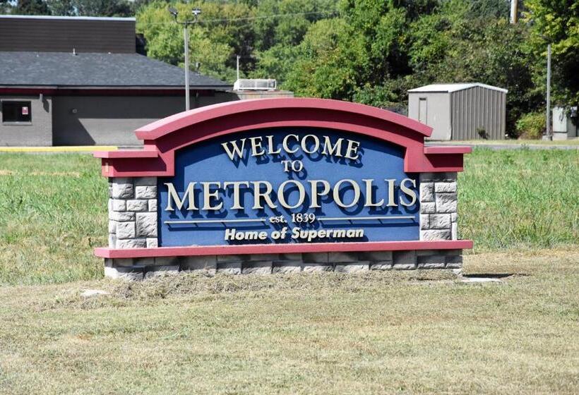 Отель Super 8 By Wyndham Metropolis