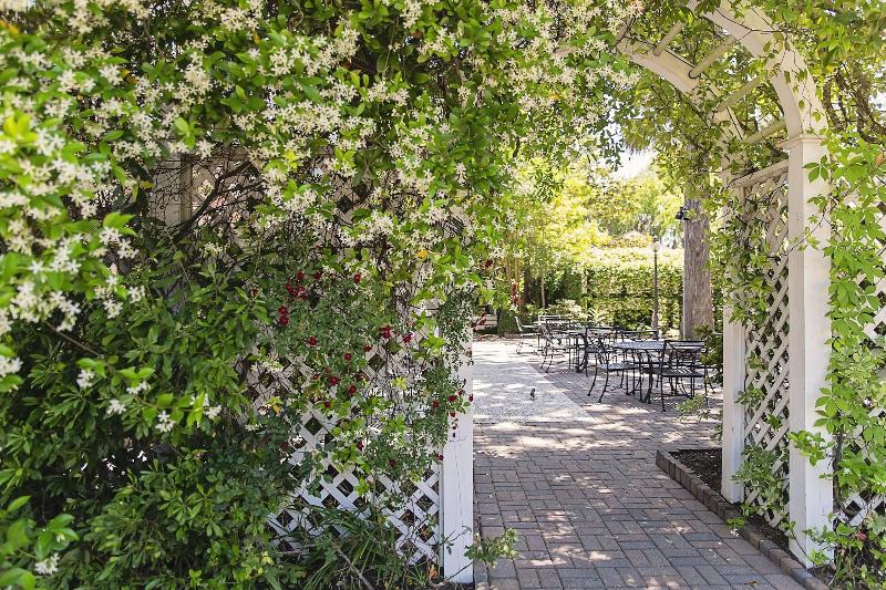 هتل The Beaufort Inn