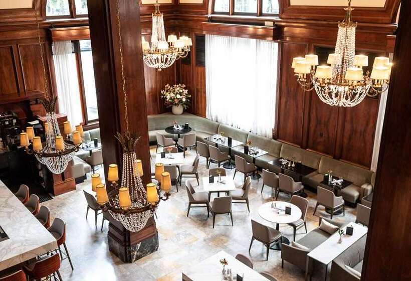 هتل The Benson Portland, Curio Collection By Hilton