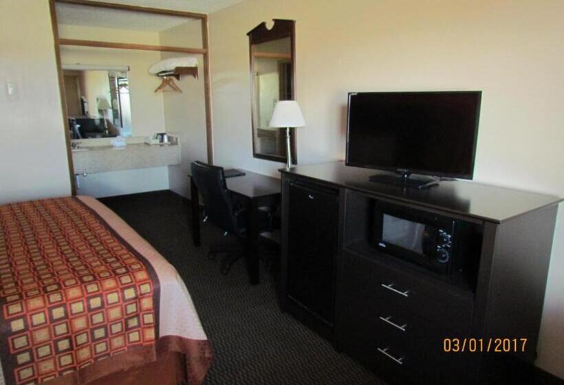Отель Travelers Lodge Beatrice